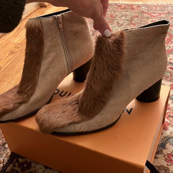 FENDI Ankle Boots worn 5 times . Very stylish and comfy . Camel hair camel. - Picture 6 of 12